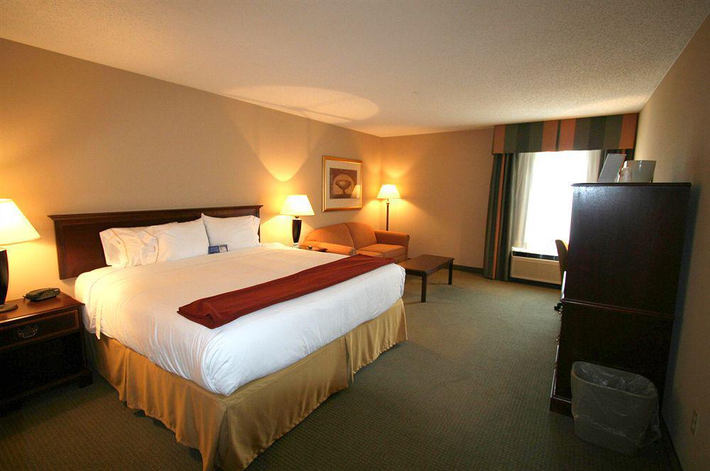 Holiday Inn Express Hotel Kansas City - Bonner Springs By Ihg Exterior photo