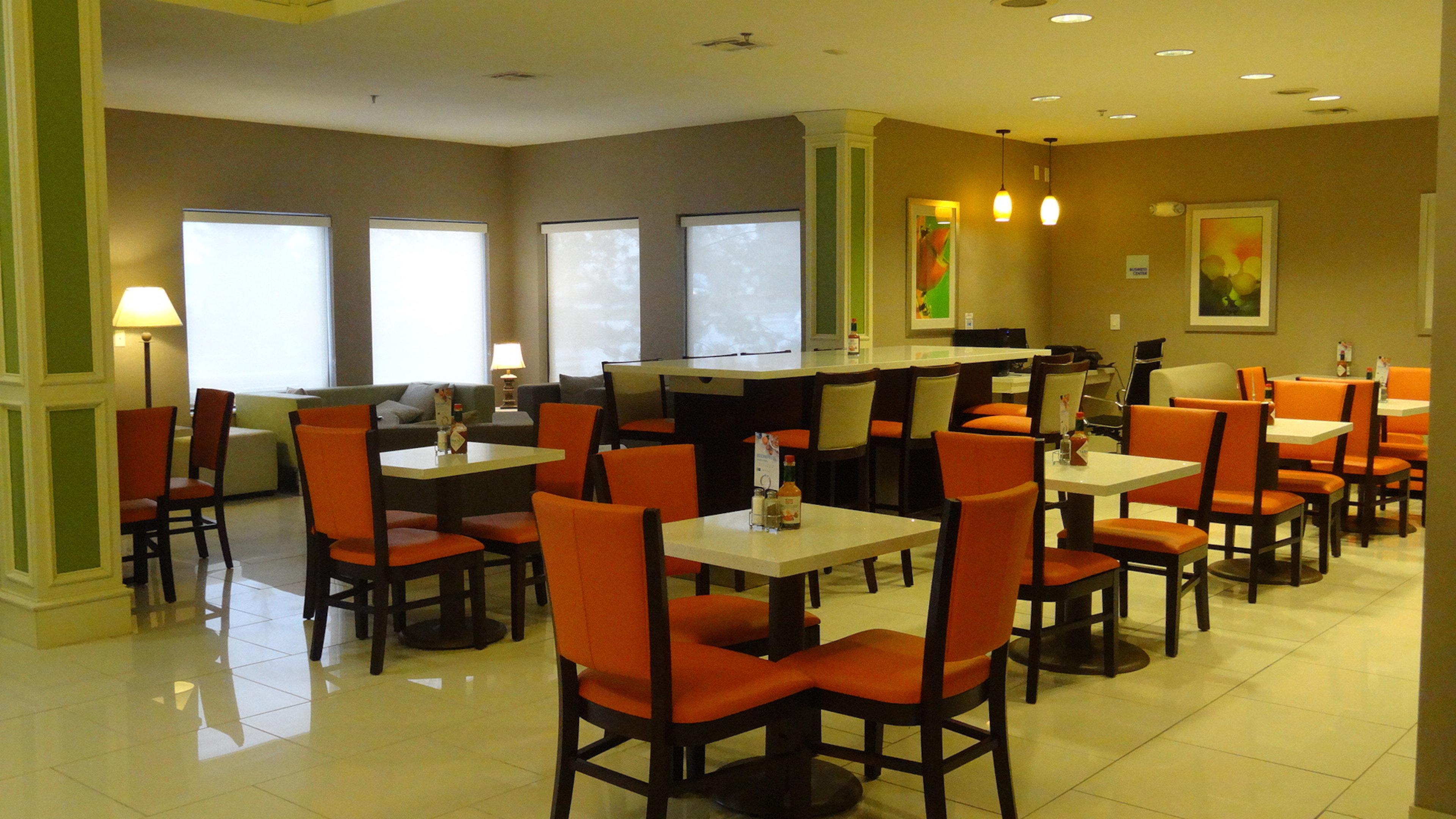 Holiday Inn Express Hotel Kansas City - Bonner Springs By Ihg Exterior photo